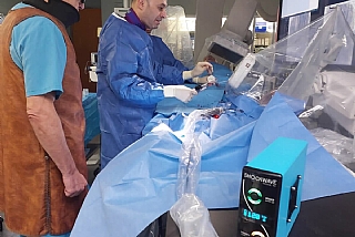 לראשונה בישראל: בטכנולוגיה משופרת של גלי אולטרסאונד עם גלי הדף מוגברים, רוסק רובד סידני בעורקים כליליים, ביחידת הצנתורים