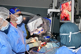 ניתוח רובוטי פורץ דרך להסרת גידול במוח בוצע במרכז הרפואי לגליל