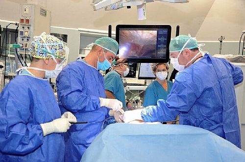 שימוש ברשת הגדולה ביותר בישראל לתיקון בקע בדופן הבטן במרכז הרפואי לגליל