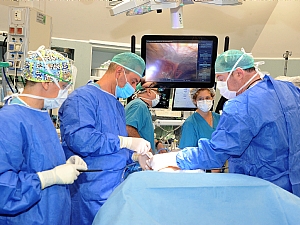 ניתוח רובוטי כירורגיה א